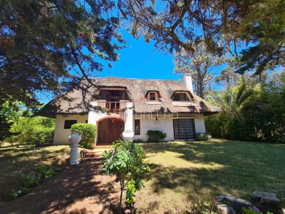 Casa en Punta del Este en alquiler de temporada con capacidad para 13 personas