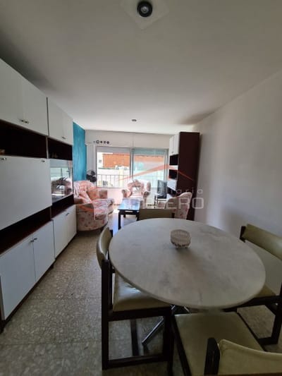 Apartamento en venta en Punta del Este, piso bajo en torre en Peninsula, 1 y medio dormitorio con cochera, U$S 120000, a menos de 100 mts playa brava