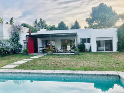 2 Casas - 5 dormitorios 3 baños en barrio privado