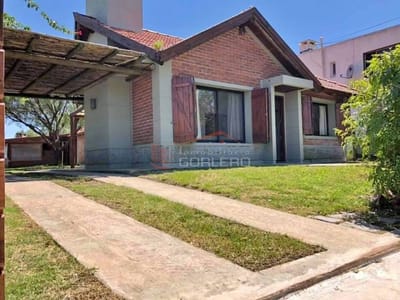 Venta y Permuta de casa de 3 dormitorios más barbacoa en Maldonado, Barrio San Fernando. Acepta financiación.