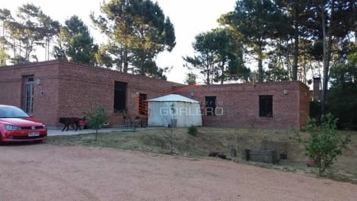 Gran terreno, con posibilidad de dividir en 2, con casa de 5 dormitorios