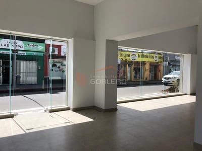 Local en venta y alquiler en Centro de Maldonado, esquina Comercial