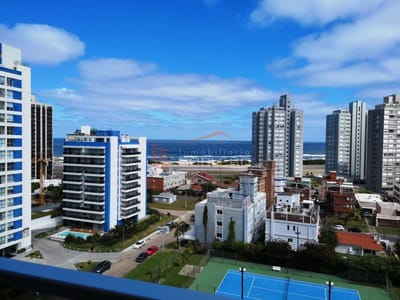 Venta de apartamento en Punta del Este, zona de playa brava
