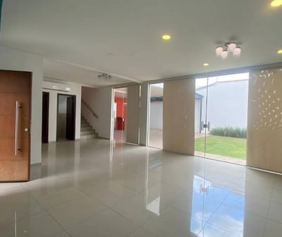 RESIDENCIA EN VENTA - LAMBARE