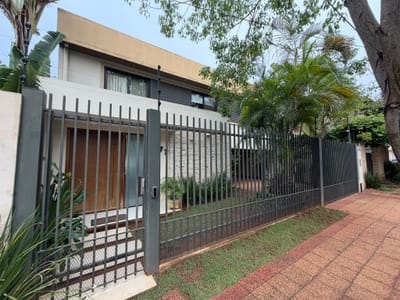 Casa en venta detrás del Curda, en uno de los barrios más exclusivos de Asunción