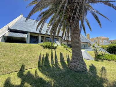 Venta casa 3 dormitorios y servicio frente al mar en Montoya