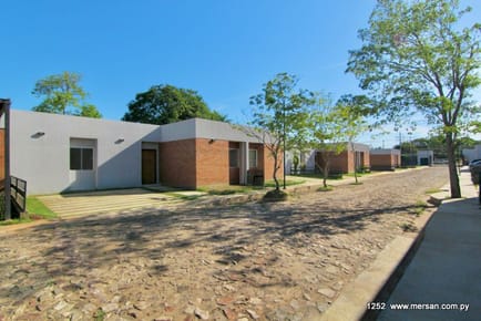 Casa en P.b. 2 Dorm.(1 Suite) - Cond. Barriovida San José, Luque (CóD. 1264)