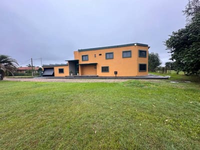 Alquiler ! Casa moderna con 4 suite en barrio cerrado Ytororo Country -Ypané