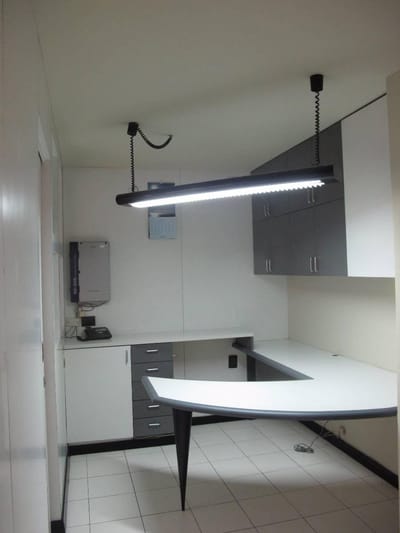 Practica oficina en corazón de Miraflores/ 50 m2/ Amueblada e implementada