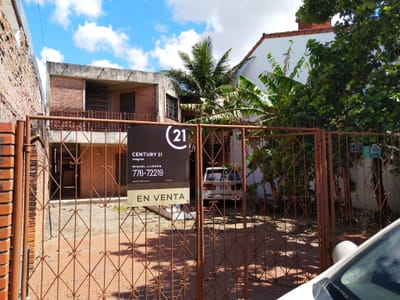 En Retorno de Avenida Alemana Casa Uso de Suelo Mixto
