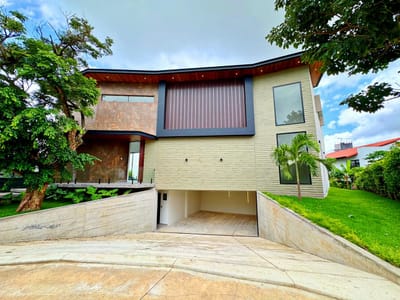 CASA DE LUJO EN VENTA URUBO