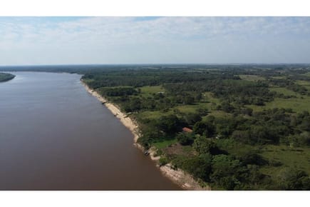 VENDO CAMPO CON ORILLA AL RIO EN PILAR