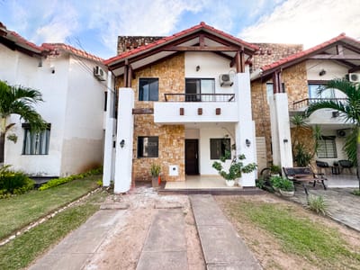 CASA EN VENTA CON PISCINA EN CONDOMINIO ZONA NORTE