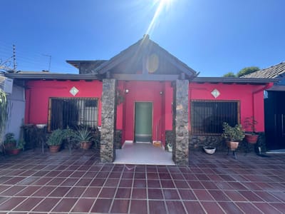 VENDO CASA EN ÑEMBY a cuadras del centro de la ciudad