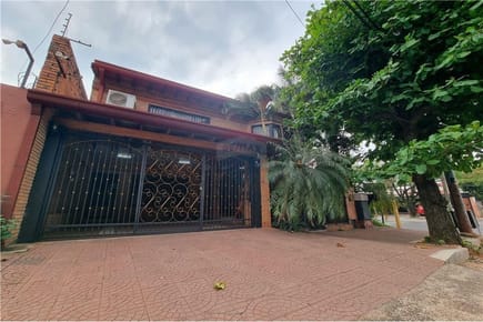 VENDO CASA ESPECIAL PARA OFICINA O RESTAURANTE SOBRE SANTISIMA TRINIDAD