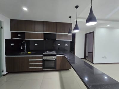 DEPARTAMENTO EN ALQUILER DE 2 DORMITORIOS + PARQUEO Y BAULERA