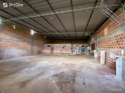VENDO DEPOSITO Y SHOWROOM EN MARIANO ROQUE ALONSO