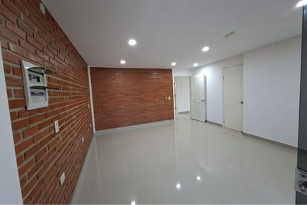 ALQUILO  OFICINA 130 m² MBURUCUYÁ · sala de reuniones · balcón