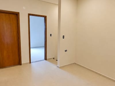 VENDO AMPLIO DÚPLEX DE 4 DORMITORIOS A ESTRENAR EN LAMBARÉ