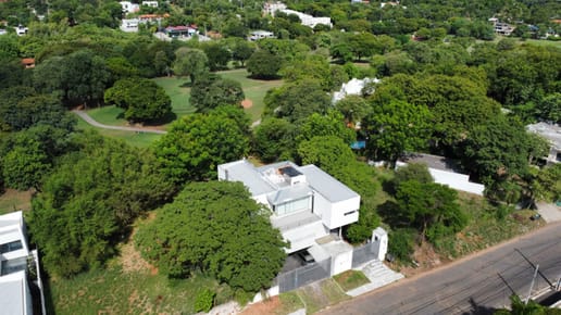 VENDO LUJOSA RESIDENCIA EN EL YACHT Y GOLF CLUB PARAGUAY