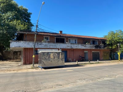 Vendo Propiedad en Esquina Estratégica  sobre Av.Artigas