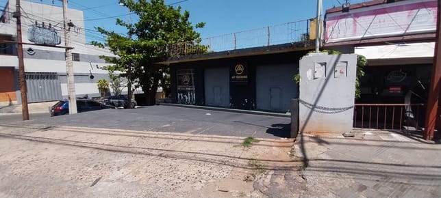 En venta propiedad en esquina sobre Felix Bogado San Vicente - Asunción