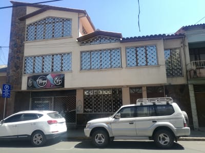 Casa de tres pisos