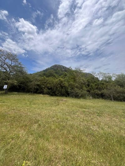 Vendo terreno al pie del Cerro Hũ – Ruta Paraguarí / Piribebuy