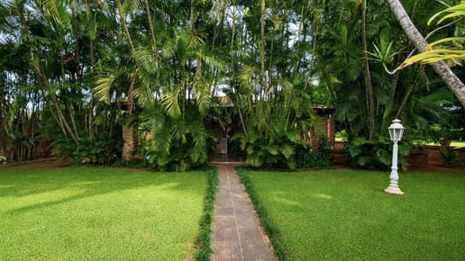 CASA EN VENTA ÑEMBY