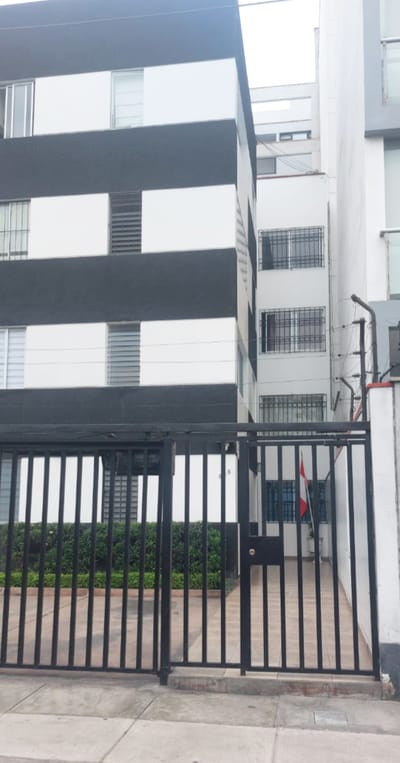 Vendo Dpto. Miraflores 1er Piso 93m2 3 Dorms. C/B Serv. Us175,000 Negociable