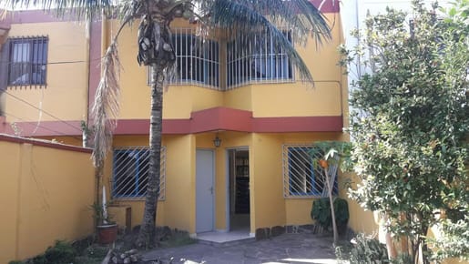 CASA EN VENTA, AV. PIRAÍ y 4TO ANILLO, 3 DORMITORIOS.. $110.000.. WSAPP. 7101641