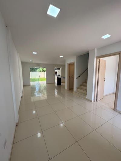 ALQUILO DUPLEX DE 4 HABITACIONES EN EL BARRIO LAS GOLONDRINAS - LOMA PYTA 