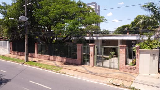 VENDO AMPLIA PROPIEDAD EN EL BARRIO SAN CRISTOBAL 