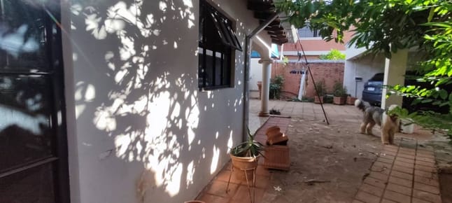 VENDO AMPLIA CASA EN ASUNCION, BARRIO SAN VICENTE