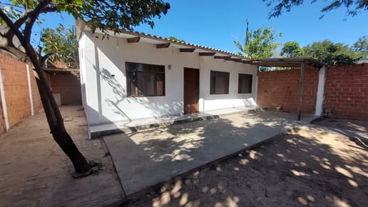 Casa familiar y económica en venta Av. Virgen de Luján