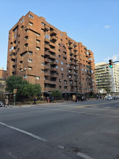 Impecable 3 Dormitorios Sobre Av. Libertador, 2.º Piso, Muy Luminoso