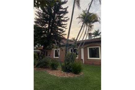 VENDO CASA EN BARRIO RESIDENCIAL