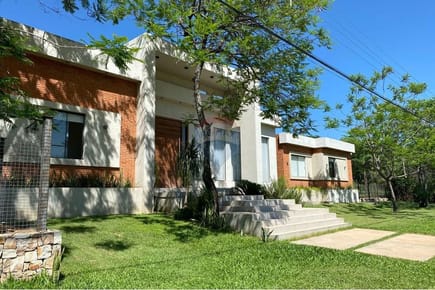 EN VENTA RESIDENCIA DE LUJO EN SURUBI¨I