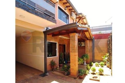 VENDO AMPLIA RESIDENCIA EN VILLA ELISA