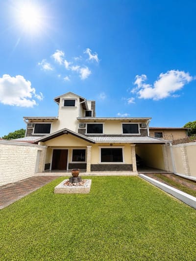 Vendo amplia casa en Fernando de la Mora