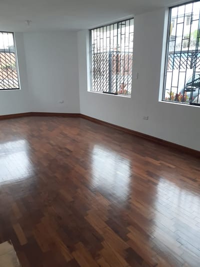 VENDO DEPARTAMENTO REMODELADO EN 1er PISO, ALTURA SAN BORJA SUR CON AVIACION