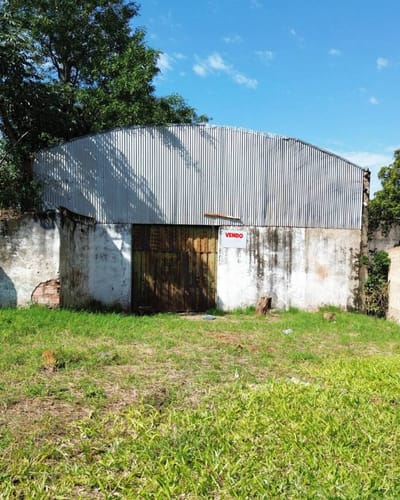 Tinglado 300 m² en zona comercial | Luque