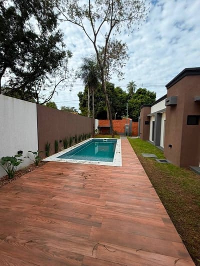 EN VENTA CASA BARRIO CERRADO- LUQUE
