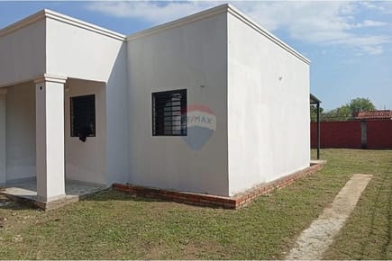 Casa a estrenar en venta en Limpio