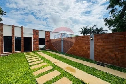 Vendo chalet a estrenar en Capiatá Loma Clavel 