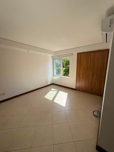 Alquilo Residencia Premium en Mburucuyá | 3 Dormitorios | Gs. 14 Millones
