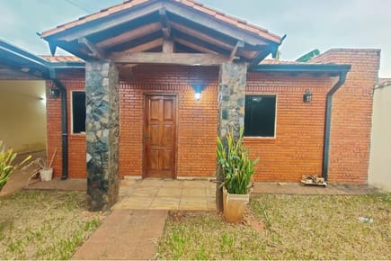 Casa con piscina en Capiatá!    J.A