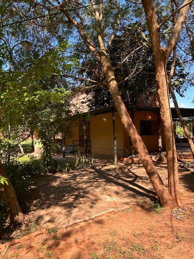 Vendo casa a refaccionar con amplio terreno en la ciudad de Itaugua