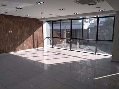 ALQUILO OFICINA CORPORATIVA A PASOS DEL SHOPPING DEL SOL.