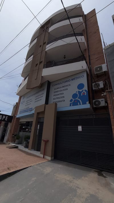 Departamento de 2 dormitorios con balcón y cochera en Loma Pytã